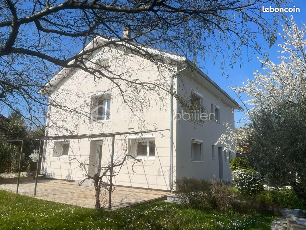 Maison 6 pièces 193 m² · à L'Isle-d'Abeau · 193 m² · 610 000 €