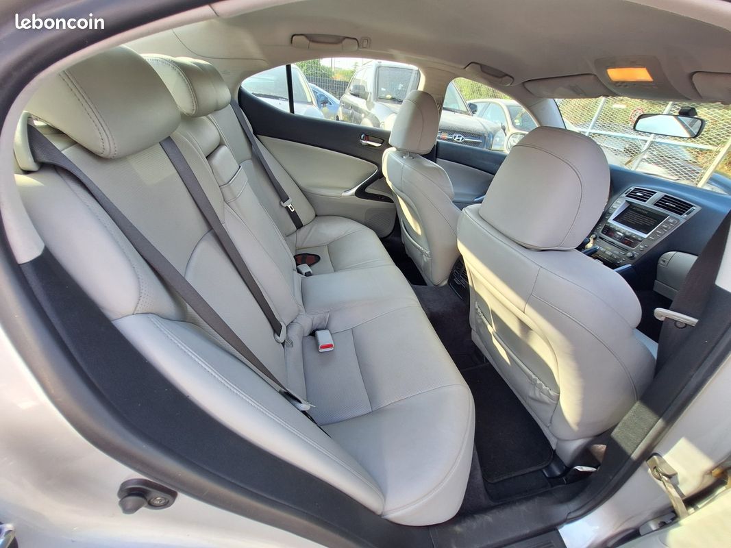 LEXUS IS 220 d Pack Sport (image 8)