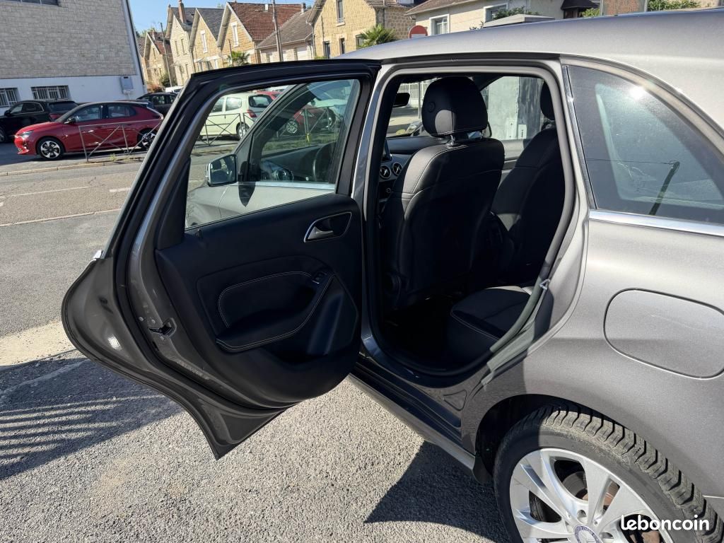 MERCEDES CLASSE B 200 d Bva - Sensation GPS + clim + camera AR (image 17)