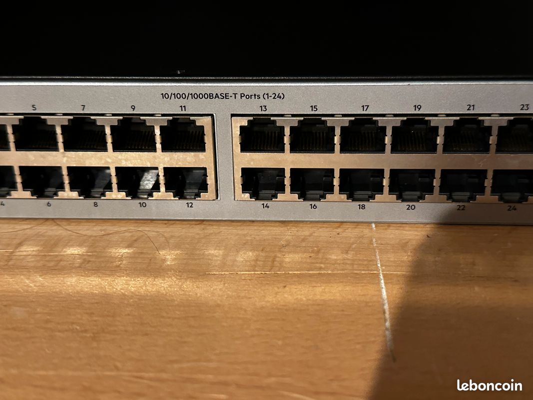 Switch rackable Giga HP J9980A 1820-24G (image 1)