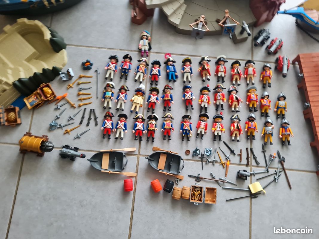 Playmobil 4 bateaux un fort un bastion 36 personnages playmobil français anglais espagnol des canons fusils épées 2 chaloupes coffres trésor beaucoup d accessoires (image 20)