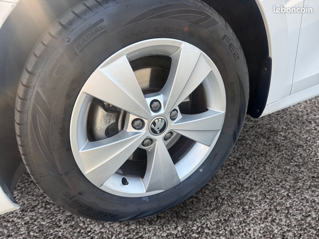 SKODA Octavia Combi 2.0 TDI 116 ch DSG7 Business (image 9)