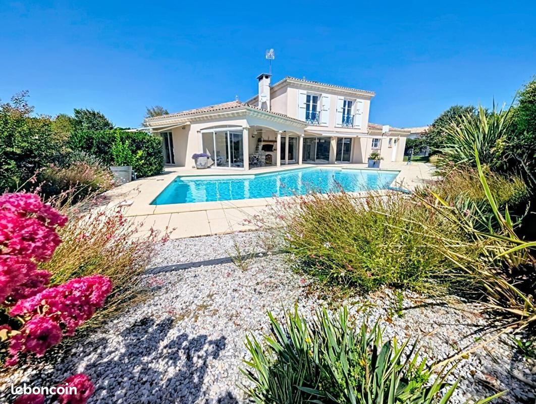 Maison 7 pièces 199 m² · à Le Taillan-Médoc · 199 m² · 709 000 €