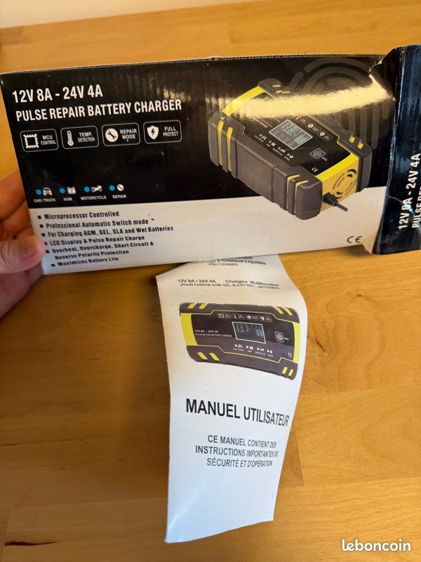 Chargeur de batterie intelligent Foxsur 12V / 24V avec mode réparation (image 1)