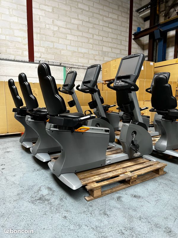 Recumbent Bike R7X Matrix 7X line occasion cardio training vélo semi allongé avec dossier confortable professionnel indoor intérieur (image 3)