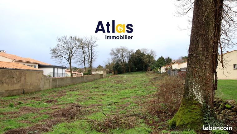 Terrain 1610 m² VOUILLE