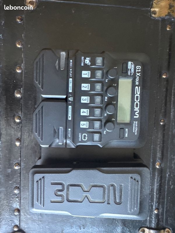 Pédalier multi-effets guitare Zoom G1X FOUR (avec boîte) (image 1)