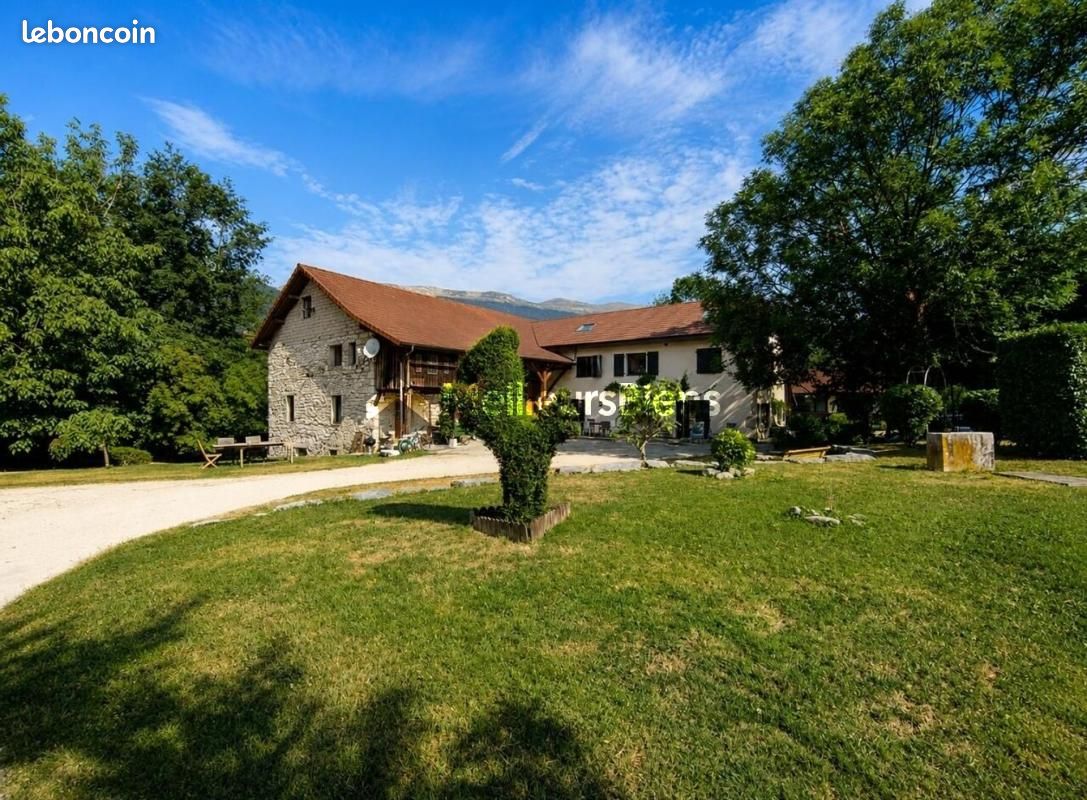 Maison 6 pièces 300 m² · à Saint-Genis-Pouilly · 300 m² · 2 250 000 €