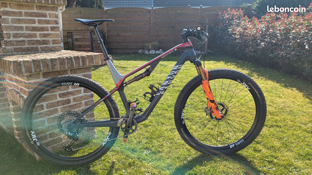 Canyon Lux MR 9.0 SL VTT Carbone 26 Pouces - Noir Taille L - Occasion