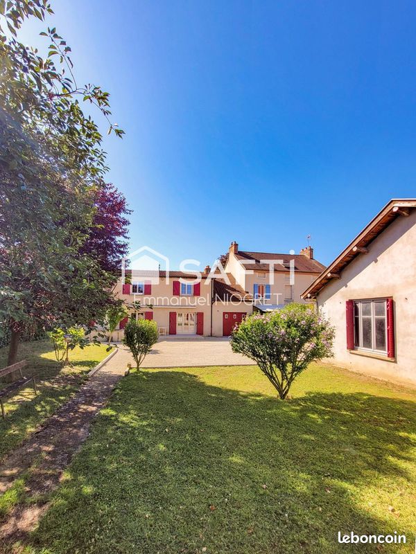 Maison 10 pièces 199 m² · à Genlis · 199 m² · 359 000 €