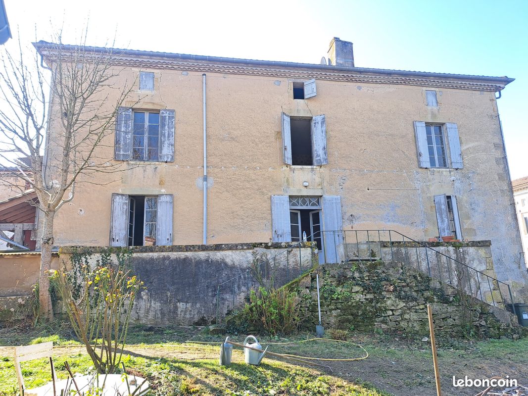 Maison 10 pièces 358 m² · à La Réole · 358 m² · 180 000 €