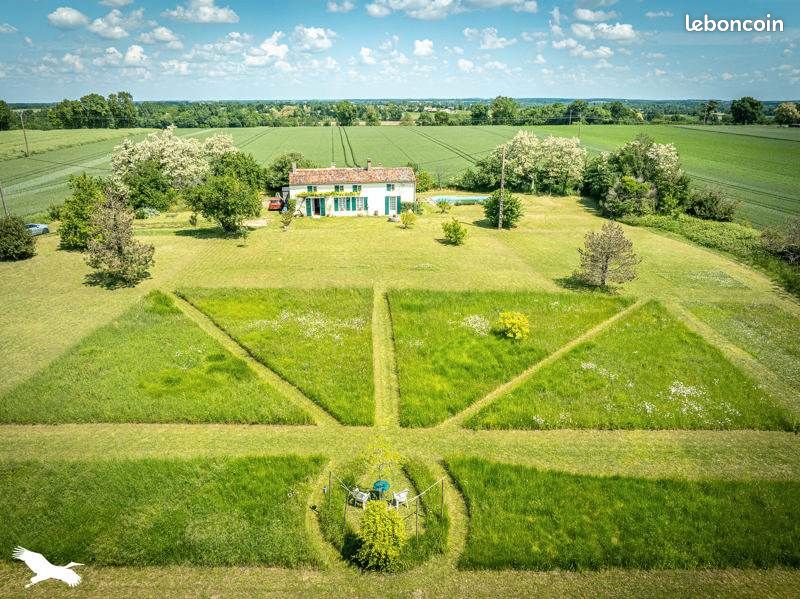 Maison 8 pièces 174 m² · à Genouillé · 174 m² · 299 900 €