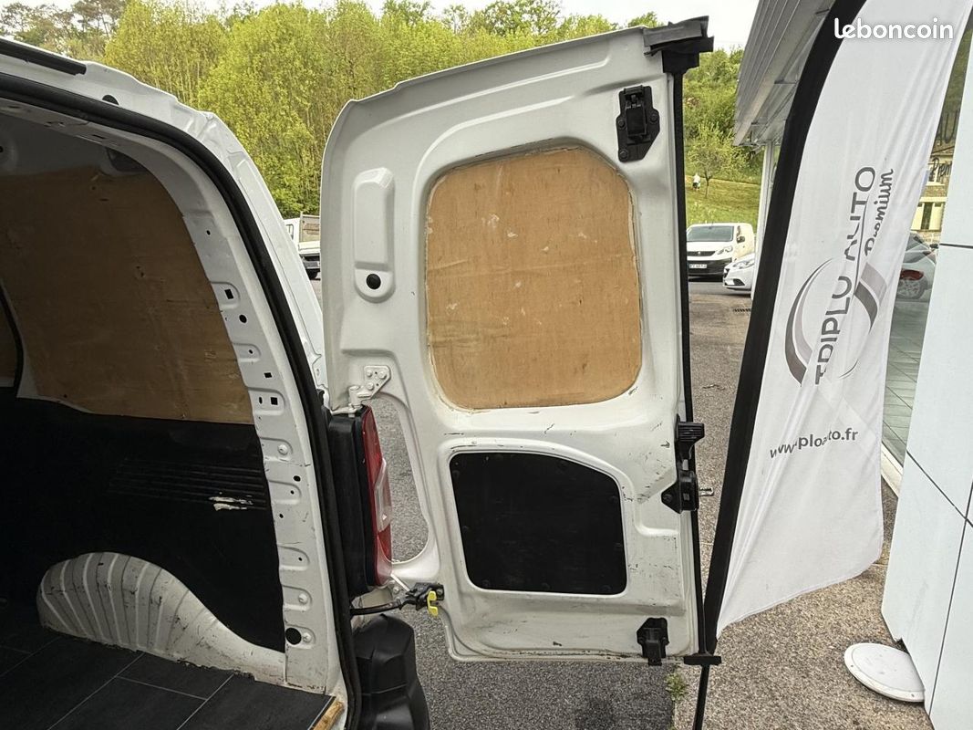 CITROEN BERLINGO 1.5 BlueHDi - 75 Fourgon M Worker 1000 kg TVA RECUPERABLE + ATTELAGE + CAMERA AR (image 30)