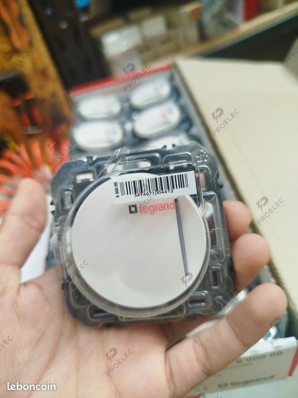 Appareillage Legrand Dooxie — RJ45, poussoir, sortie câble — NEUF (image 5)