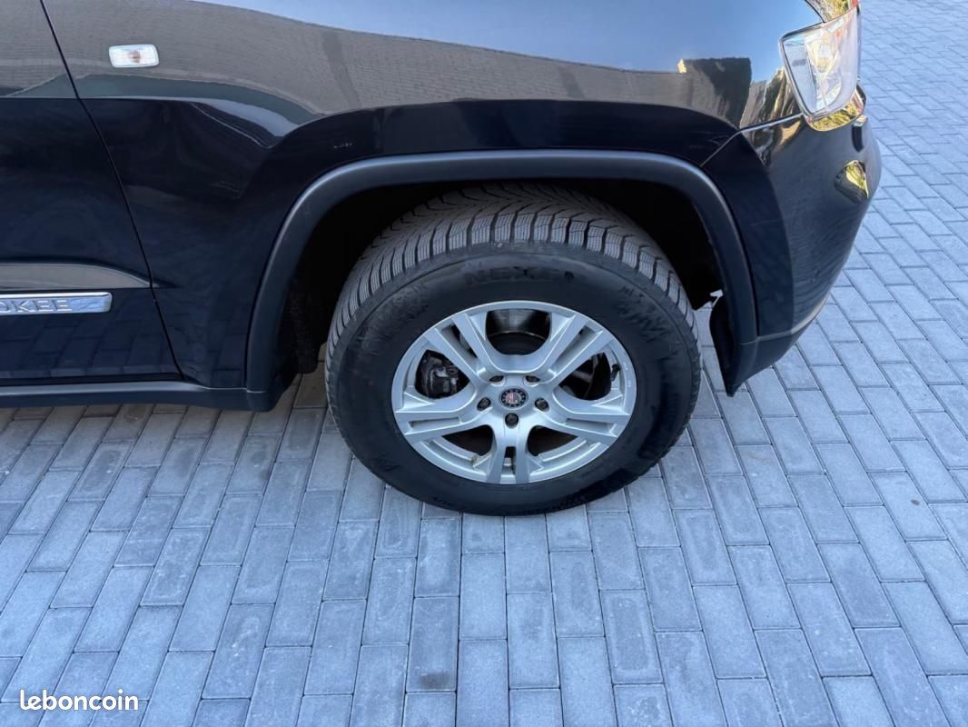 Jeep Grand Cherokee 3.0 CRD Overland | 241 ch BVA Toit panoramique Régulateur adaptatif Hayon éle... (image 4)