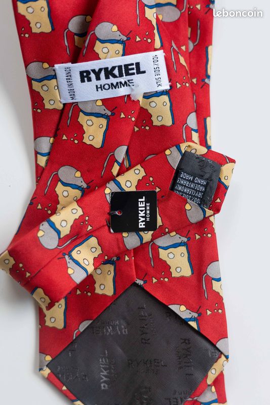 Cravate Homme Renaissance 100% Soie, Motif Ballon De Foot, Rouge - Très Bon état