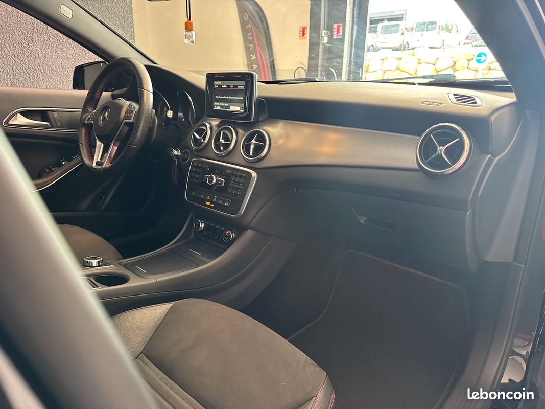 Mercedes GLA 220d 170ch 7G-DCT 4MATIC FASCINATION PACK AMG / Toit ouvrant (image 19)