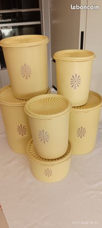 Boîte Tupperware en plastique vintage jaune Belgium