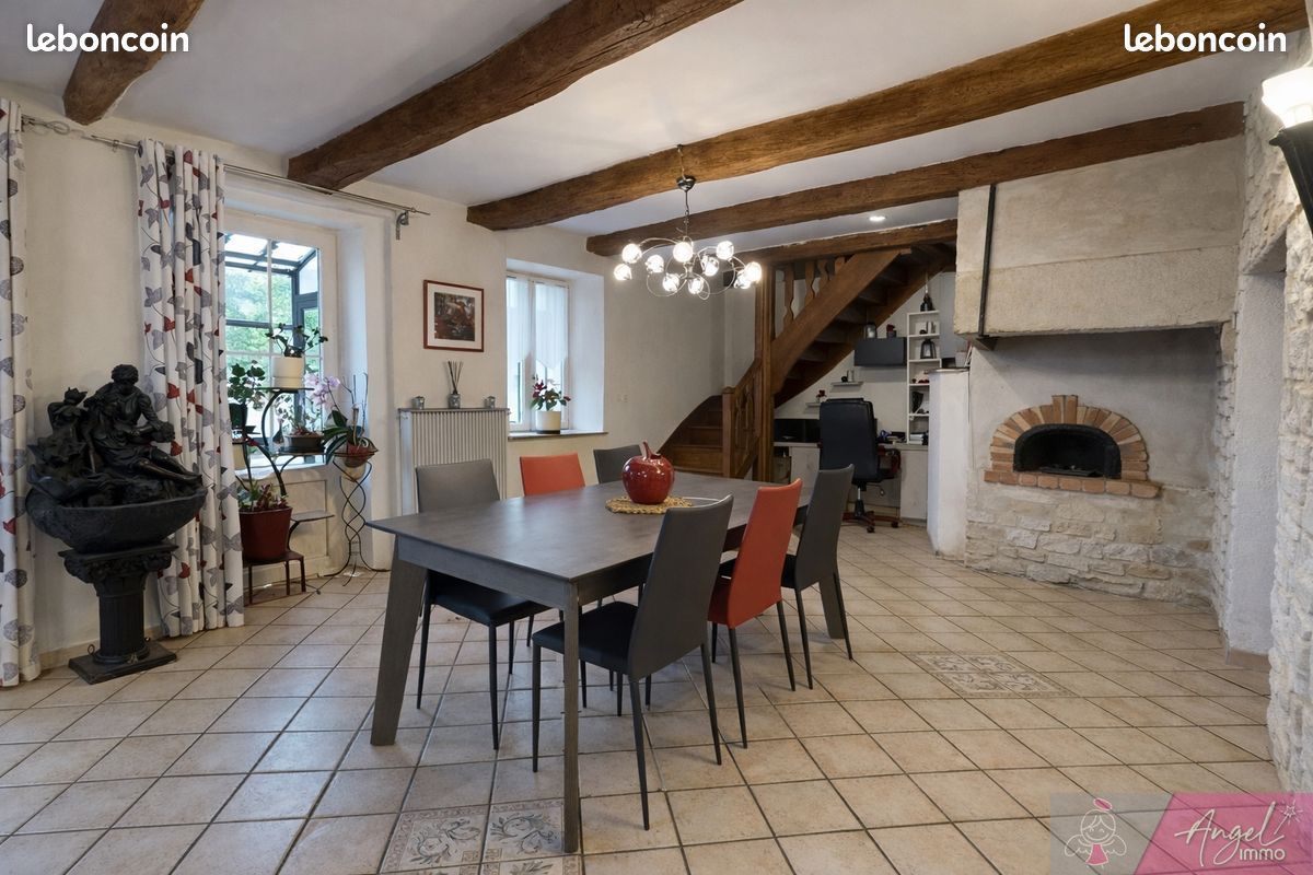 Appartement 5 pièces 185 m² · à Nevy-lès-Dole · 185 m² · 1 240 €/mois