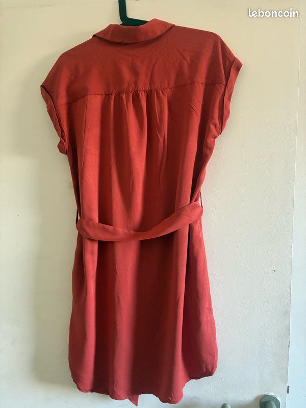 Robe avec ceinture (image 2)