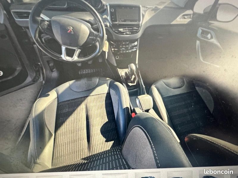 Peugeot 2008 1.2 PURETECH 110CH ALLURE BUSINESS S&S (image 6)