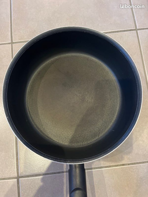 Sauteuse Tefal diamètre 27 cm (image 1)