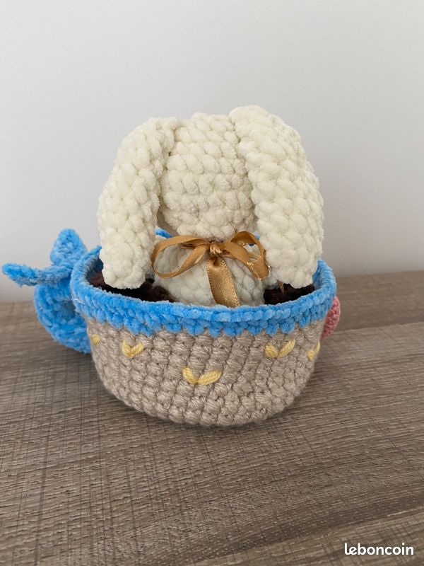 Lapin dans tasse en crochet fait main (image 6)