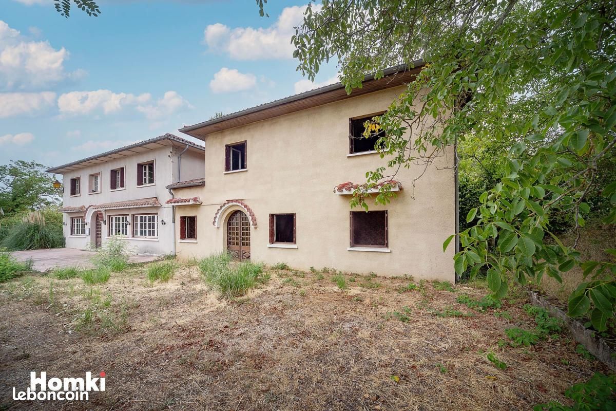 Maison 21 pièces 578 m² · à Saint-Germier · 578 m² · 240 000 €