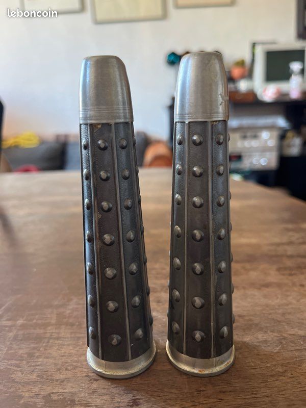 Salière et poivrière vintage en métal – anciennes (image 1)