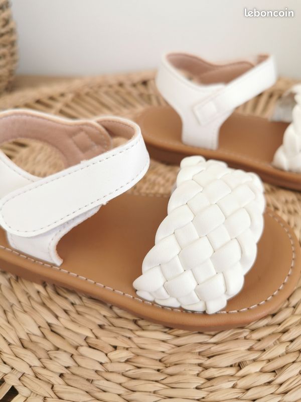 Sandales Blanches Fille WEA Peau Tresse Bicolore - Cuir Réglable Cheville, Semelle Flexible Rembourrée Latex, Tannage Durable, Été Tendance