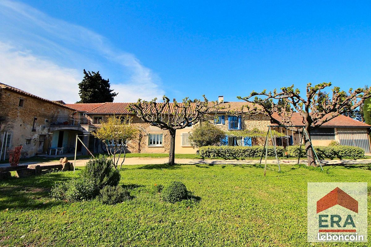 Maison 11 pièces 467 m² · à Camaret-sur-Aigues · 467 m² · 619 000 €