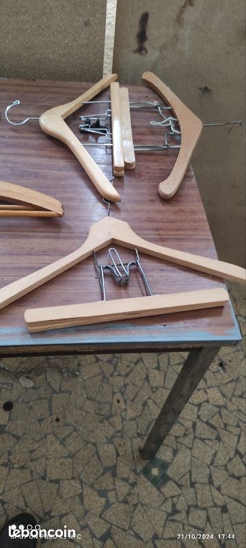 Cintres en bois (image 3)