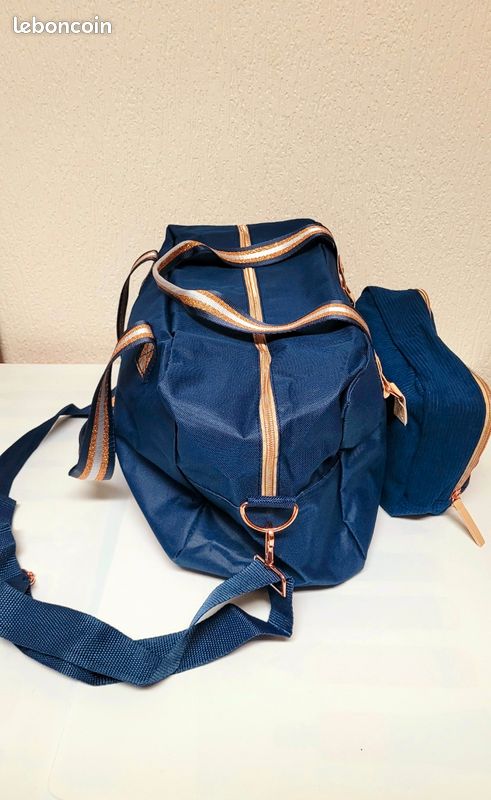 Sac De Voyage Noir - Cuir Synthétique - L43 X H30 X P15cm - NEUF