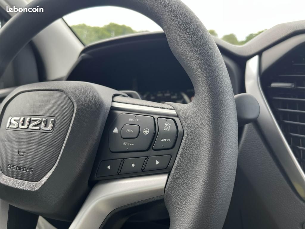 ISUZU D-MAX * 33 325 HT* SPACE EVOLUTION 2.2 DMS M/T 4x4 MY2026 Euro6e-bis (image 8)