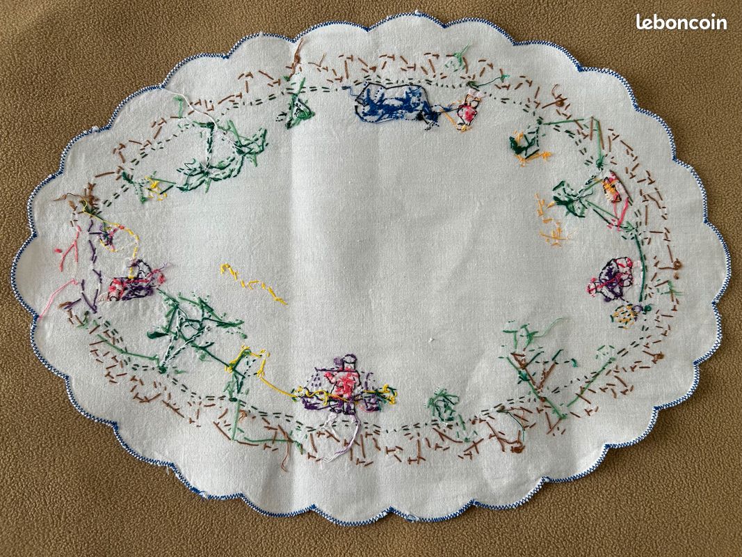 Napperons brodes main d'occasion - Linge de maison - page 6