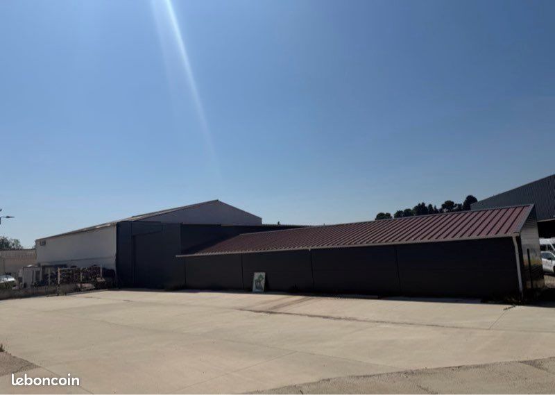 Parking 320 m² · à Carcassonne · 320 m² · 3 500 €/mois