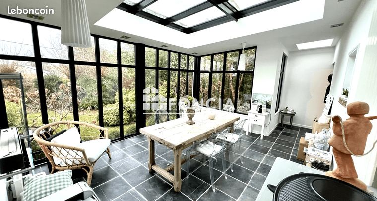 LONGERE D'EXCEPTION avec VERANDA, JARDIN, GARAGE 2 VOITURES et STUDIO INDEPENDANT
