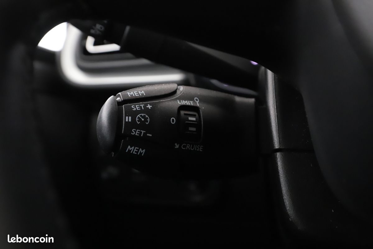 Citroen C3 1.2 PureTech Shine EAT6 110 ch (image 18)
