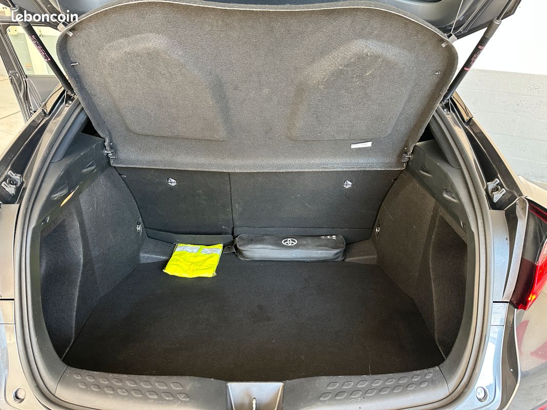 Toyota C-HR 1.8 Hybride 122 Dynamic Ultimate / Sièges chauffants - radar AV et AR / 1ère main / TVA Récupérable / Historique d'entretien Toyota (image 10)