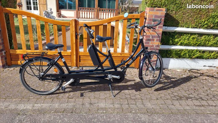 Vélo tandem vintage rouge. | Vecteur Premium