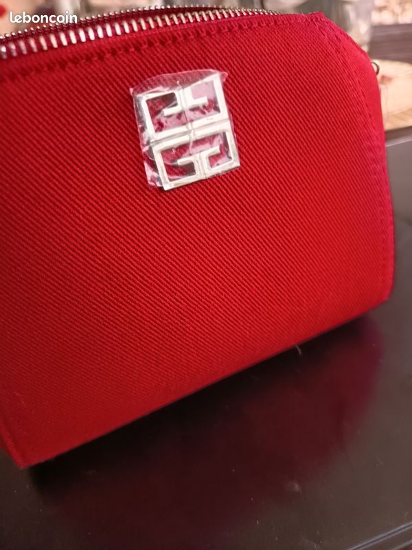 Pochette Givenchy neuve (image 1)