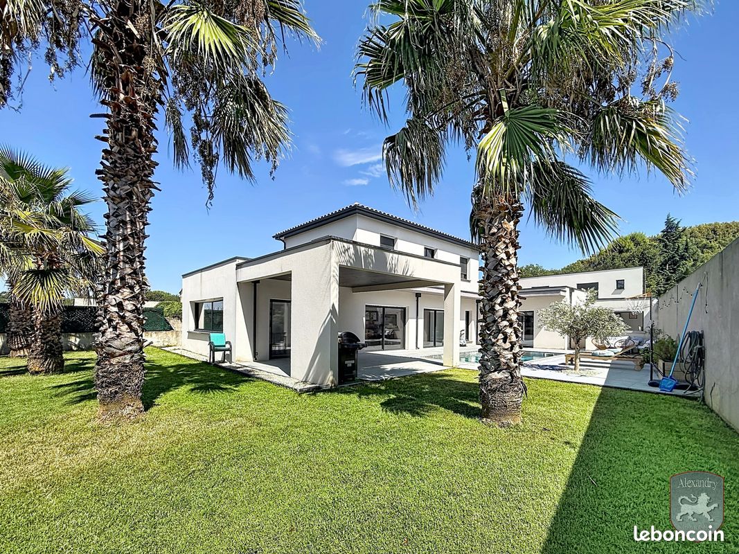 Maison 8 pièces 228 m² · à Saint-Geniès-de-Comolas · 228 m² · 649 000 €