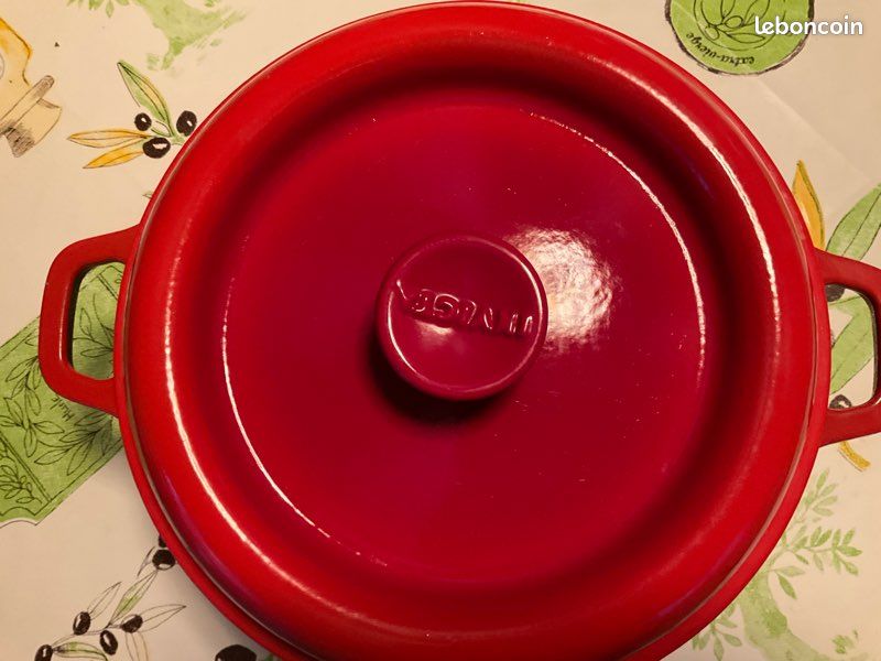 Menastyl - Cocotte Colette Ronde 7l 29cm En Fonte Emaille Rouge