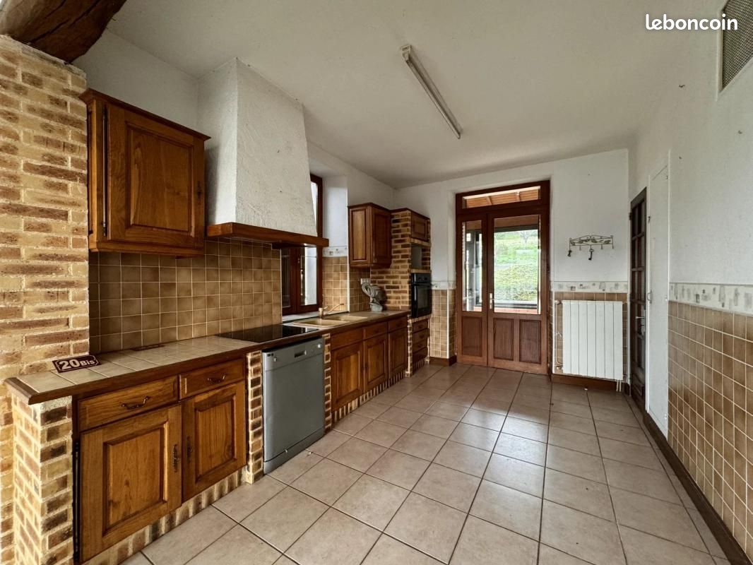 Maison 235 m² Nanteuil En Vallee - Nanteuil-en-Vallée 16700 (image principale 2)