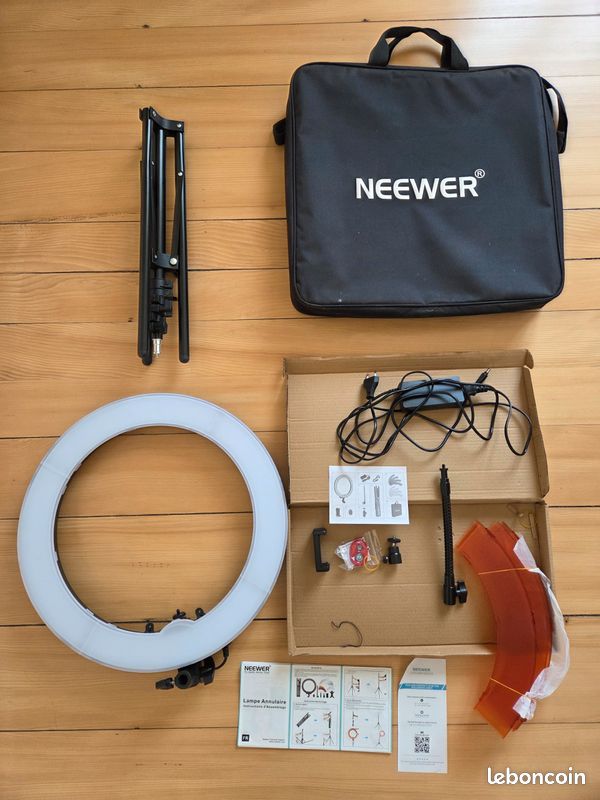 NEEWER 18/45c LED Ring Light, Support de Téléphone, Griffe Froide
