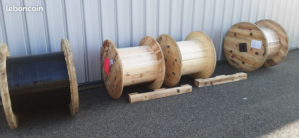 Touret de câble en bois (image 1)