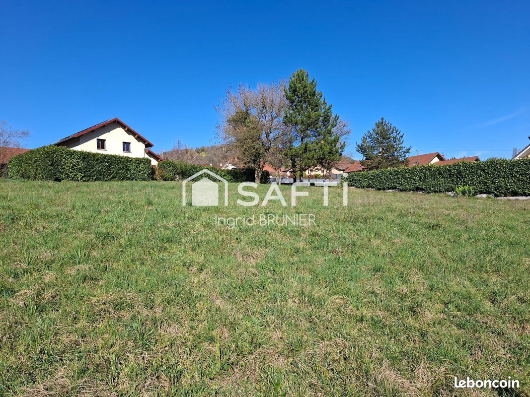 Terrain 791 m² · à Saint-Pierre-de-Curtille · 791 m² · 98 500 €