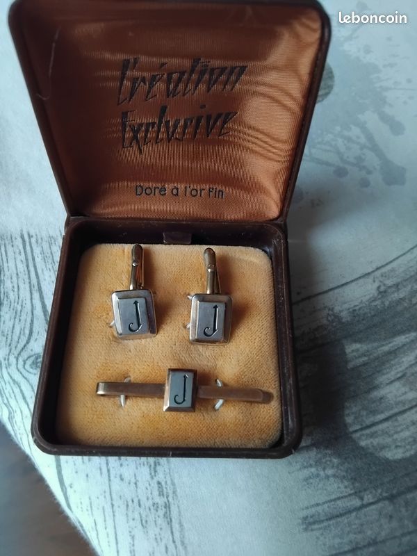 Pince à Cravate Vintage 1950 – Coupe Diamant – Vieux Stock Neuf – Métal Doré