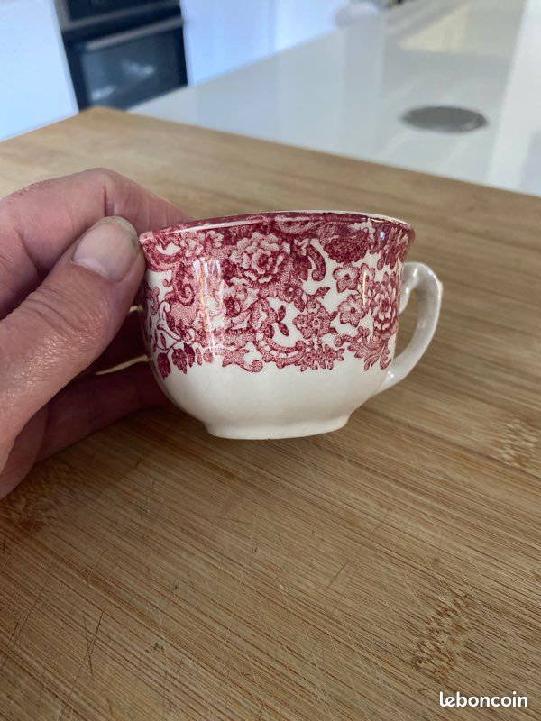 TAZA DE CAFÉ CON PLATO CANASTO FLORAL LA CARTUJA DE SEVILLA