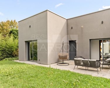 Maison 1 050 000 € - 223 m²
